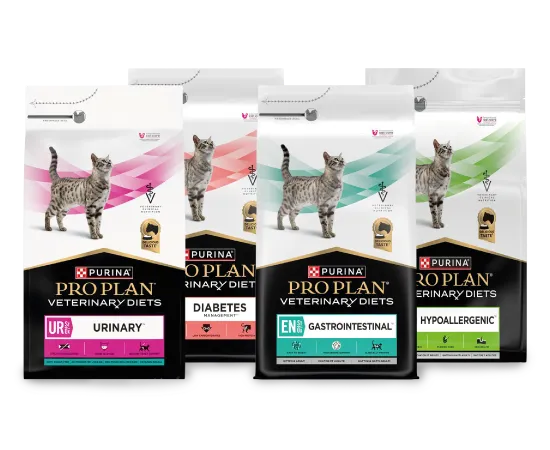 Quattro sacchi di cibo veterinario Purina Pro Plan per gatti