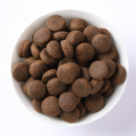 Ciotola di crocchette per cani marroni