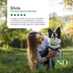 Donna con cane Border Collie al parco