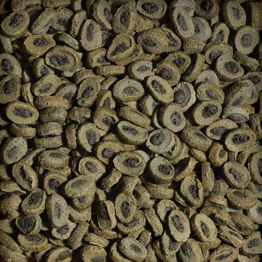Fette di banana essiccata ammucchiate