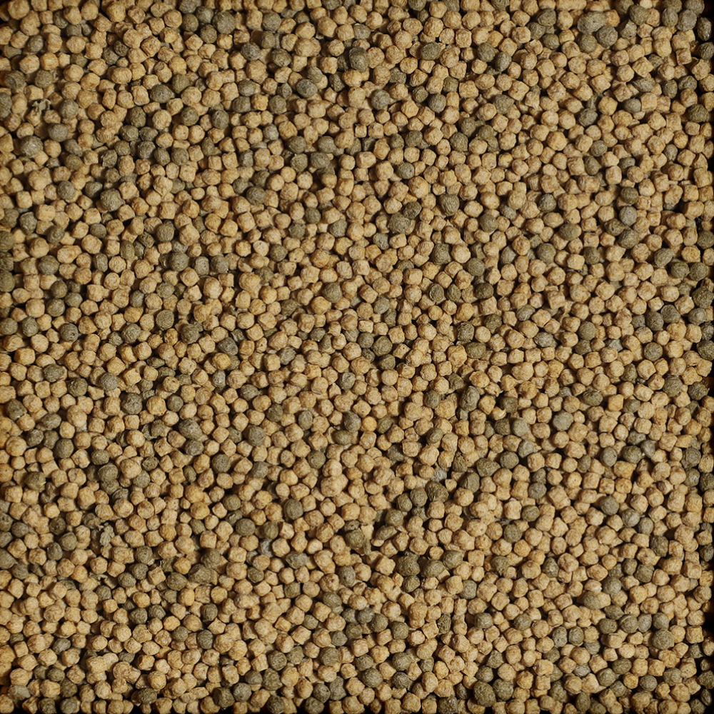 Primo piano di pellet marroni per animali