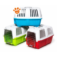 Tre trasportini colorati per animali domestici