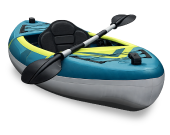 Kayak gonfiabile con pagaia su sfondo bianco