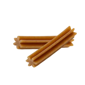 Bastoncini di pasta integrale su sfondo trasparente