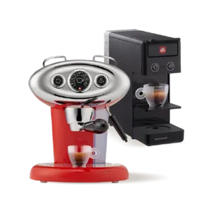 Macchine da caffè espresso rosse e nere con tazze