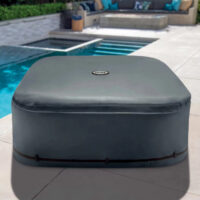 Spa gonfiabile Intex grigia a bordo piscina