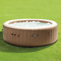 Spa gonfiabile rotonda Intex su prato verde